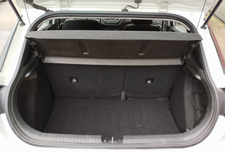 Hyundai I20 II 1.2 i 75 Initia BVM5 / 29600 Km / Attelage