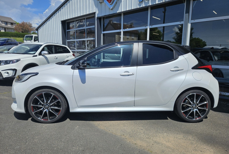 Toyota Yaris IV 1.5 116H E-CVT GR SPORT 1°M