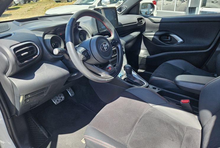 Toyota Yaris IV 1.5 116H E-CVT GR SPORT 1°M