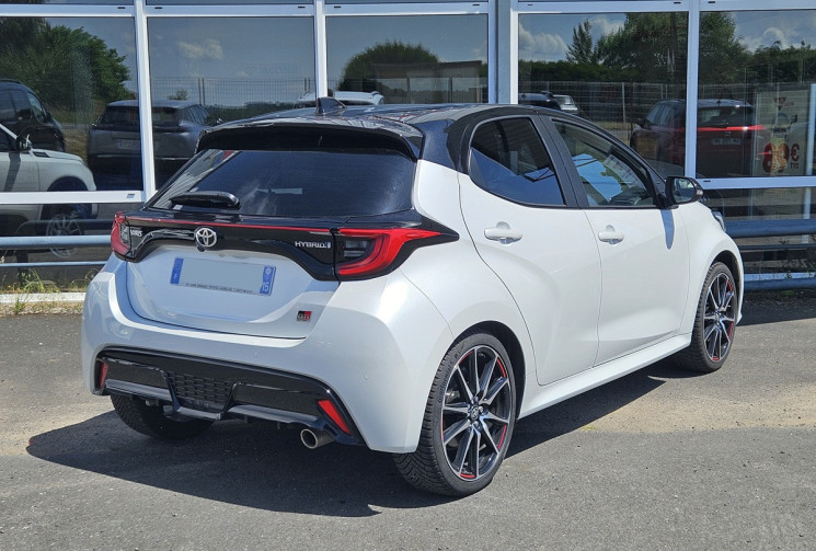 Toyota Yaris IV 1.5 116H E-CVT GR SPORT 1°M