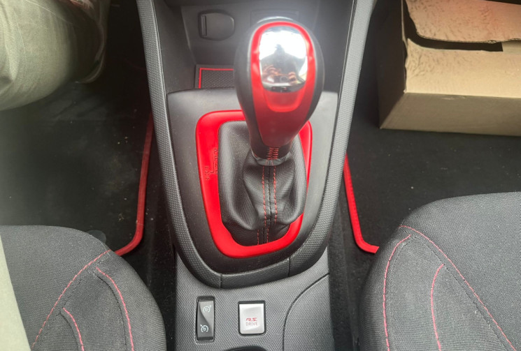 Renault Clio IV RS 1.6 16V Turbo EDC6 200 cv