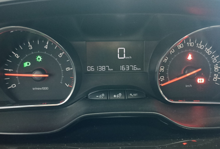 Peugeot 208 1.2L Essence 82 ch – Finition Allure – Courroie de distribution changée en 2023