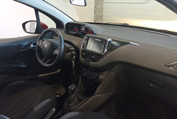 Peugeot 208 1.2L Essence 82 ch – Finition Allure – Courroie de distribution changée en 2023