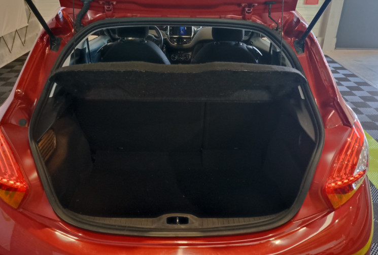 Peugeot 208 1.2L Essence 82 ch – Finition Allure – Courroie de distribution changée en 2023