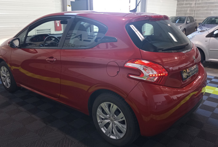 Peugeot 208 1.2L Essence 82 ch – Finition Allure – Courroie de distribution changée en 2023