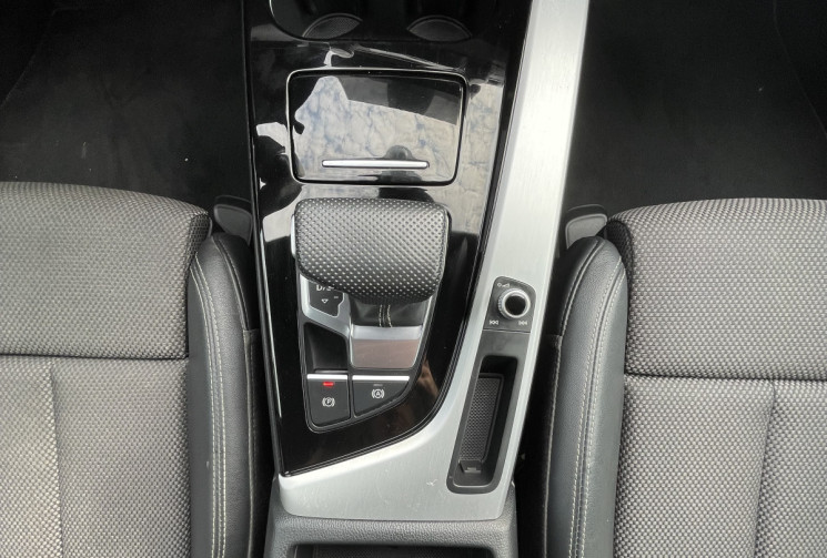 Audi A4 35 TFSI / 150 CH / SLINE / S TRONIC 