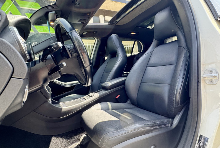 Mercedes GLA 220 CDi 2.1 170 ch 4Matic 7G-DCT / Toit ouvrant / Attelage / Camera / LED / Garantie