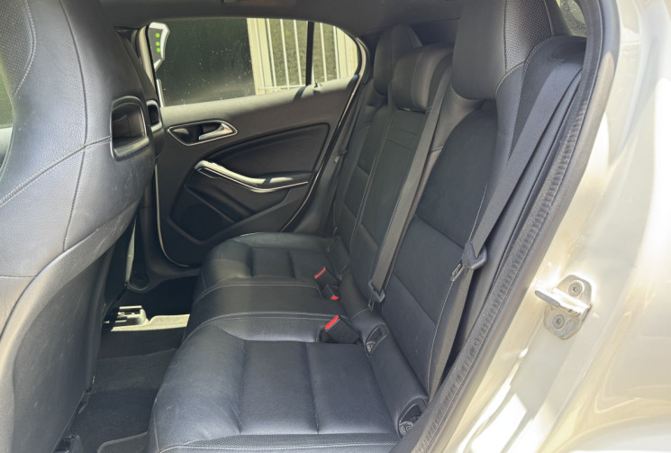 Mercedes GLA 220 CDi 2.1 170 ch 4Matic 7G-DCT / Toit ouvrant / Attelage / Camera / LED / Garantie