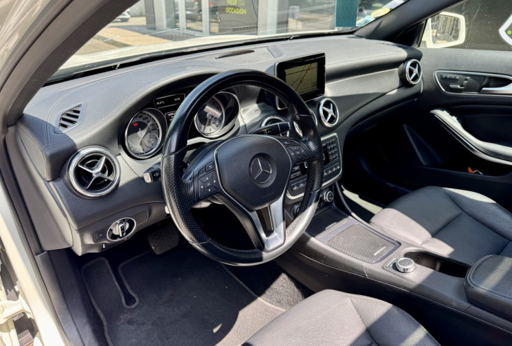 Mercedes GLA 220 CDi 2.1 170 ch 4Matic 7G-DCT / Toit ouvrant / Attelage / Camera / LED / Garantie