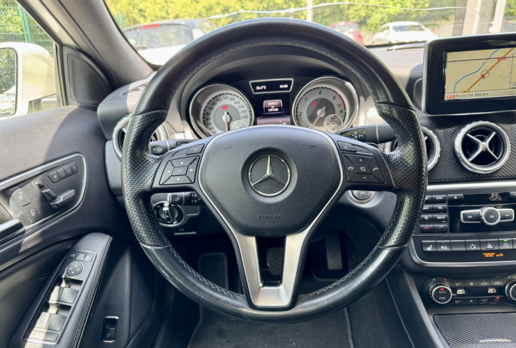 Mercedes GLA 220 CDi 2.1 170 ch 4Matic 7G-DCT / Toit ouvrant / Attelage / Camera / LED / Garantie