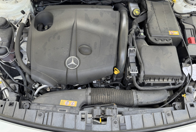 Mercedes GLA 220 CDi 2.1 170 ch 4Matic 7G-DCT / Toit ouvrant / Attelage / Camera / LED / Garantie