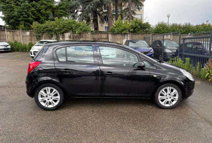 Opel Corsa 1.4 Cosmo 90 ch clim