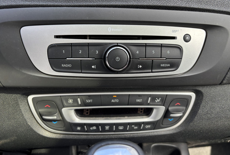 Renault Scénic III Phase 3 1.5 L DCI 110 Ch Lounge
