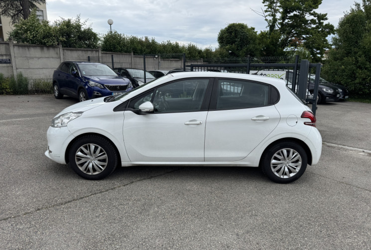 Peugeot 208 1.4 HDI / 68 CV / BUSINESS / 5 PLACES