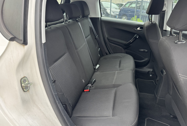 Peugeot 208 1.4 HDI / 68 CV / BUSINESS / 5 PLACES
