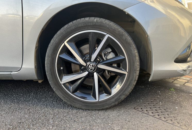 Toyota AURIS  Phase 2 Hatchback 1.8 VVT-i HSD CVT Hybride 136 cv COLLECTION