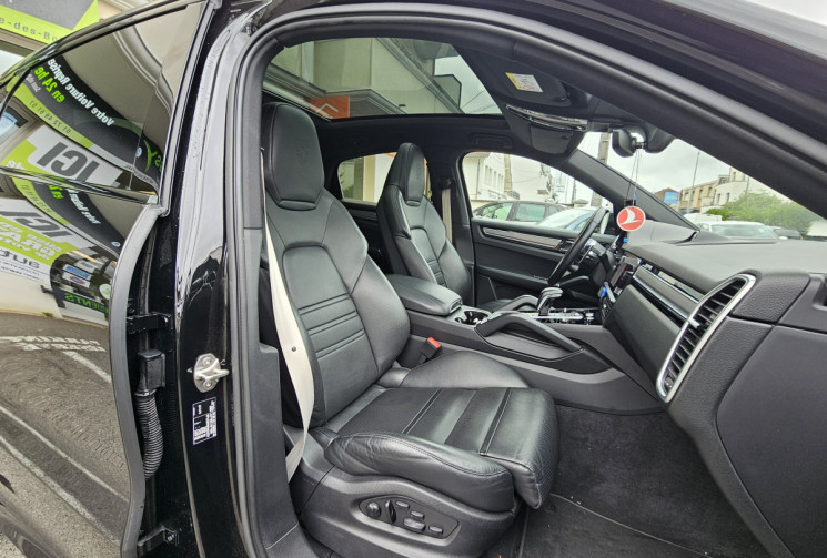 Porsche CAYENNE COUPE 3.0 V6 462ch E-Hybrid PLATINIUM