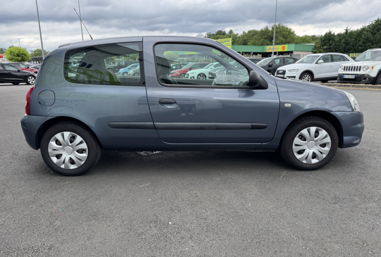 Renault Clio II CAMPUS 75CH AUTHENTIQUE 3P