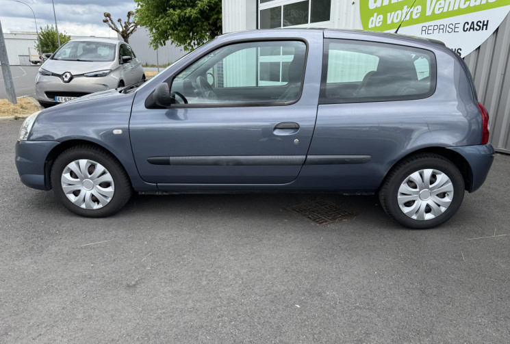 Renault Clio II CAMPUS 75CH AUTHENTIQUE 3P
