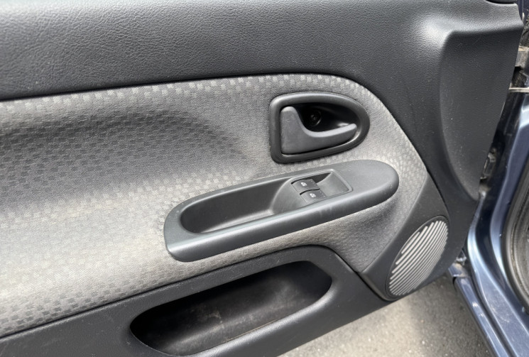 Renault Clio II CAMPUS 75CH AUTHENTIQUE 3P