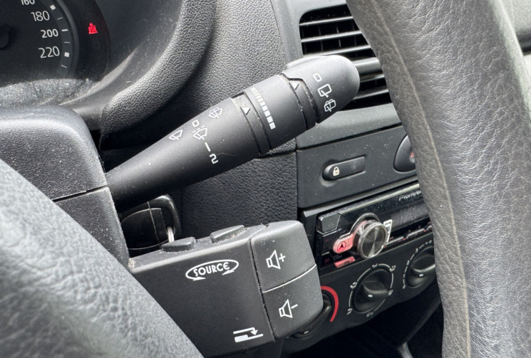 Renault Clio II CAMPUS 75CH AUTHENTIQUE 3P