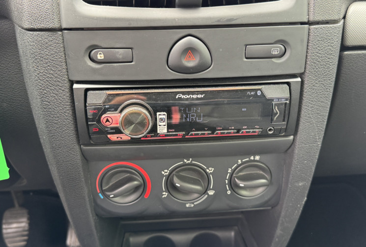 Renault Clio II CAMPUS 75CH AUTHENTIQUE 3P