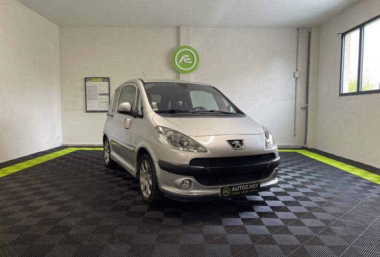 Peugeot 1007 1.6 16v 110 cv Sporty Pack 2-Tronic + Attelage