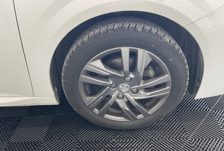 Peugeot 208  S&S Active Pack EAT8   II 1.2 PureTech 100ch // DISTRIBUTION OK