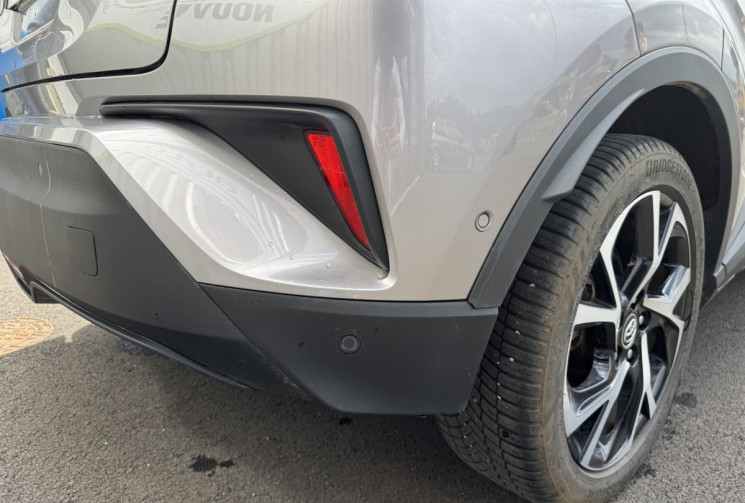 Toyota C-HR 122ch Graphic 2WD / SIEGES CHAUFFANTS / CAMERA DE RECUL