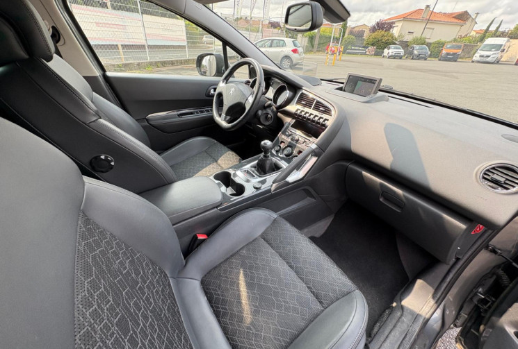 Peugeot 3008  I PH2 1.6 HDI 120 ALLURE/ TOIT PANORAMIQUE/ DISTRIBUTION OK/ GARANTIE 12 MOIS