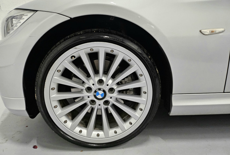 BMW Série 3 330i edition luxe 272 cv bva /origine france