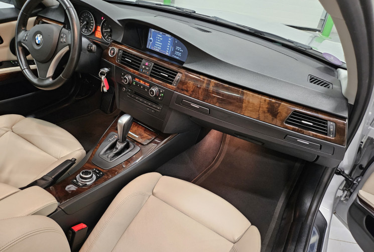 BMW Série 3 330i edition luxe 272 cv bva /origine france