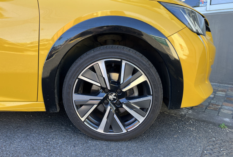 Peugeot 208  II 1.2 Puretech EAT8 130 cv GT-LINE