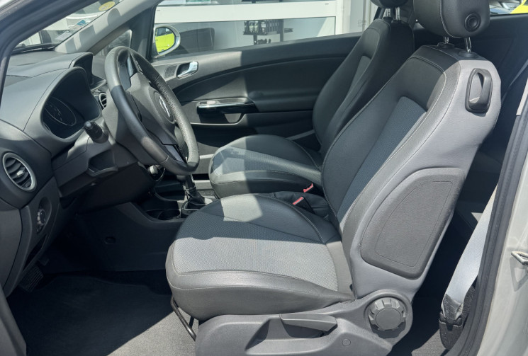 Opel Corsa 3 portes 1.4i 16V Twinport 90 Boîte auto