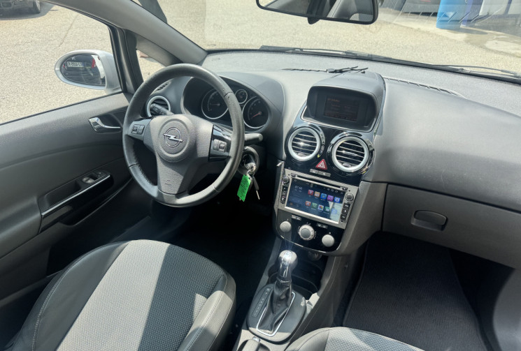 Opel Corsa 3 portes 1.4i 16V Twinport 90 Boîte auto