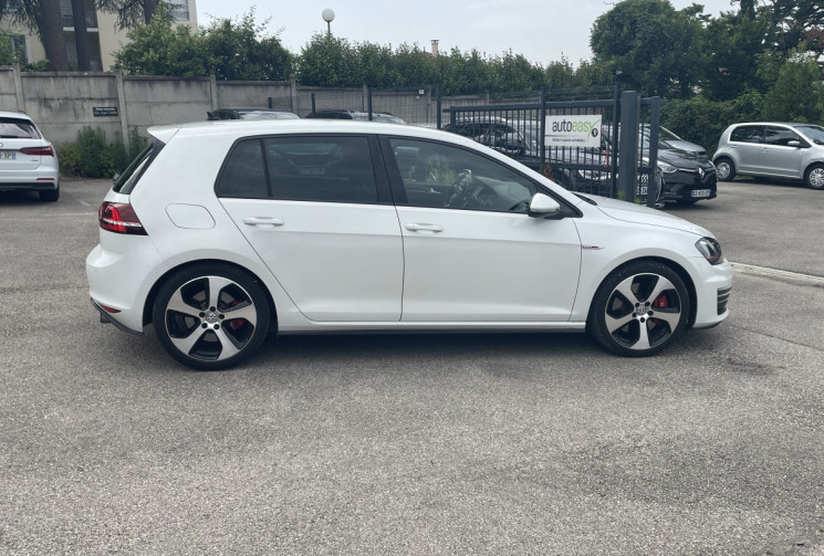 Volkswagen Golf VII GTI / 2.0 TSI / 230 CH / DSG6