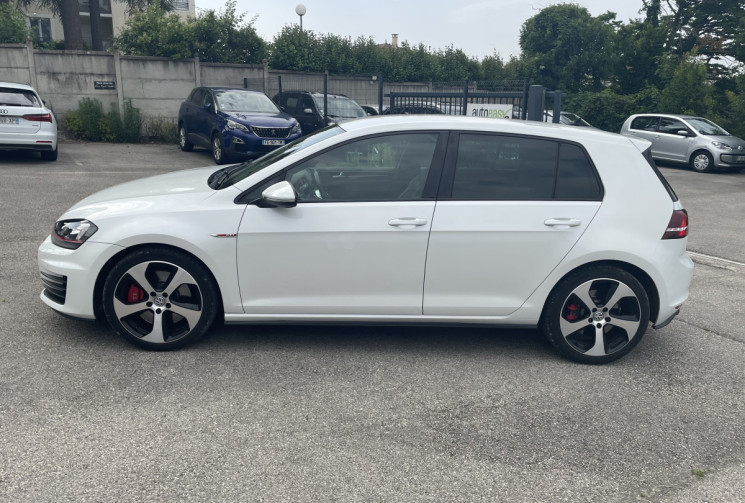 Volkswagen Golf VII GTI / 2.0 TSI / 230 CH / DSG6