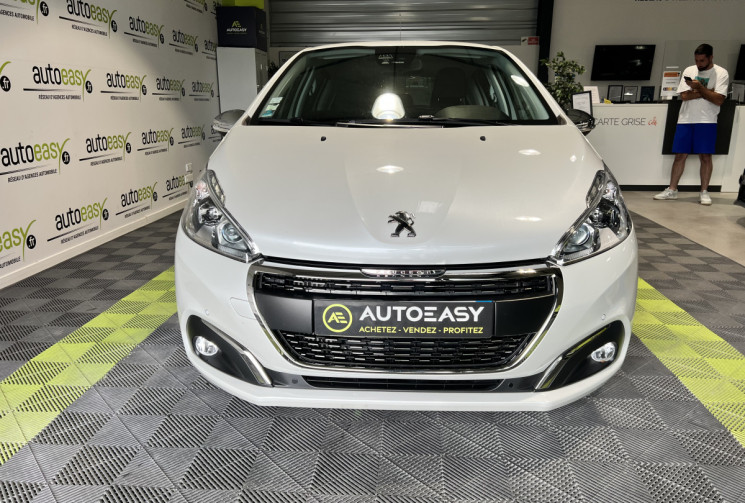 Peugeot 208 110 CH EAT6 TECH EDITION