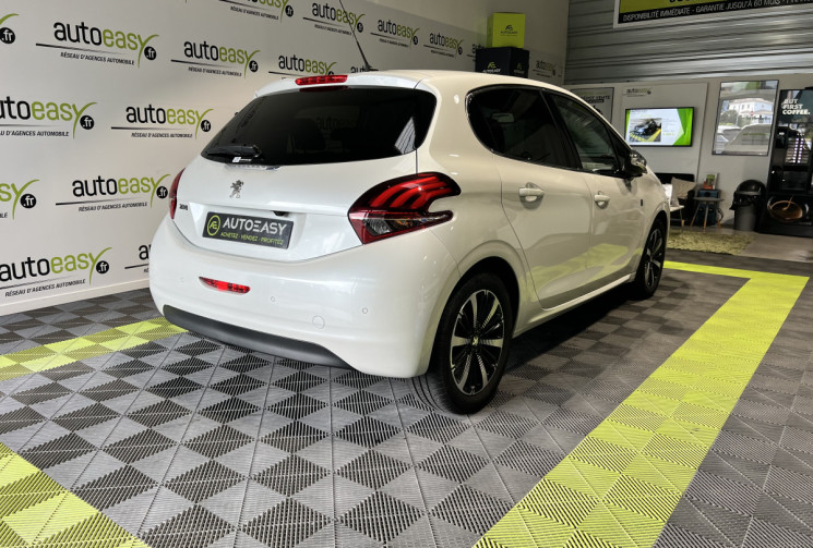 Peugeot 208 110 CH EAT6 TECH EDITION
