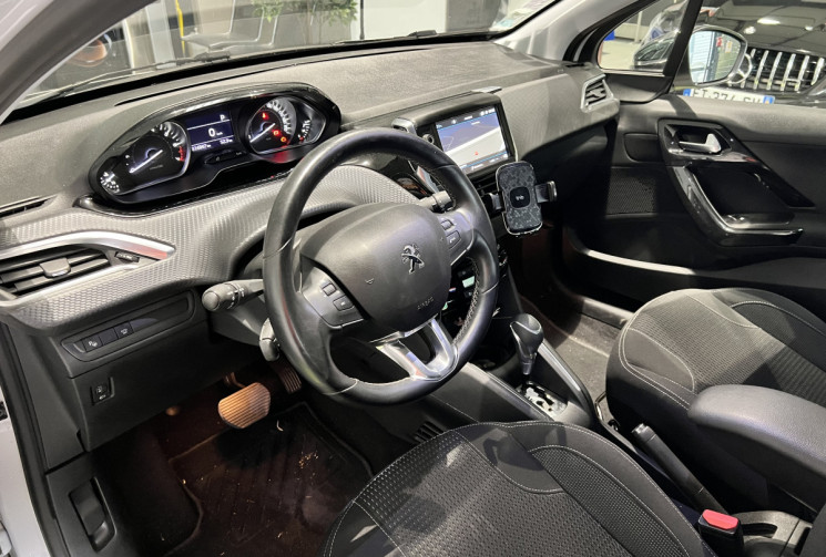 Peugeot 208 110 CH EAT6 TECH EDITION