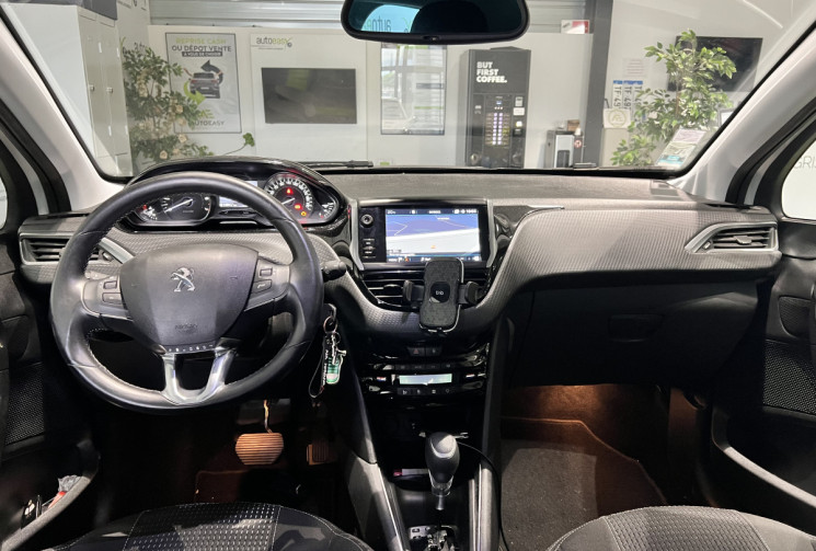 Peugeot 208 110 CH EAT6 TECH EDITION