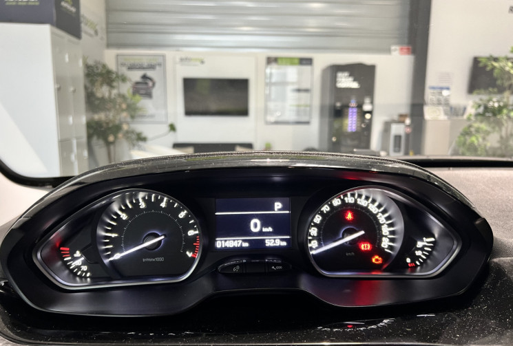 Peugeot 208 110 CH EAT6 TECH EDITION