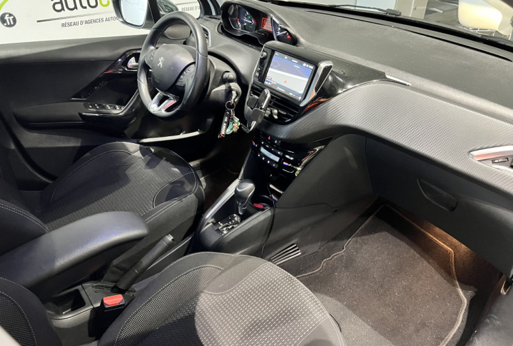 Peugeot 208 110 CH EAT6 TECH EDITION