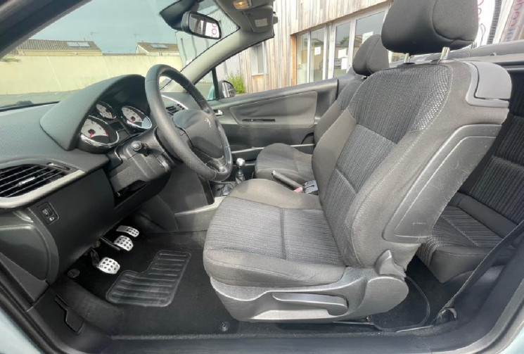 Peugeot 207 CC PEUGEOT 207 CC 1.6VTI 120CH SPORT PACK .