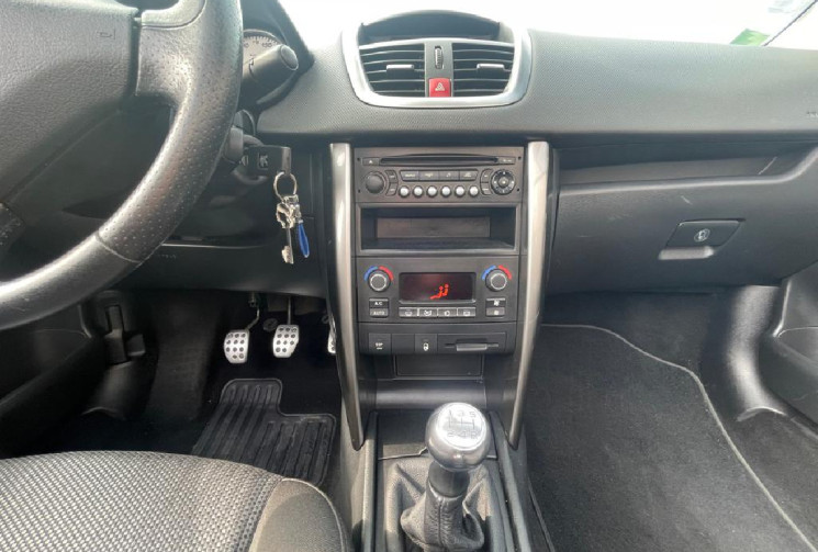 Peugeot 207 CC PEUGEOT 207 CC 1.6VTI 120CH SPORT PACK .
