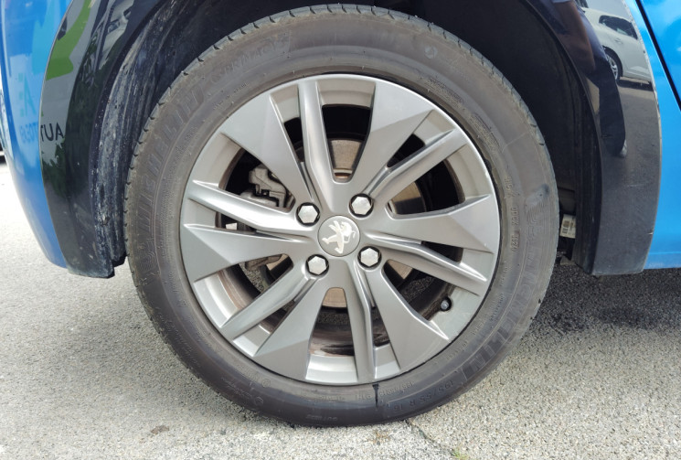 Peugeot 208 e-208 136ch Roadtrip