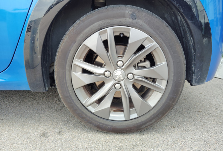 Peugeot 208 e-208 136ch Roadtrip
