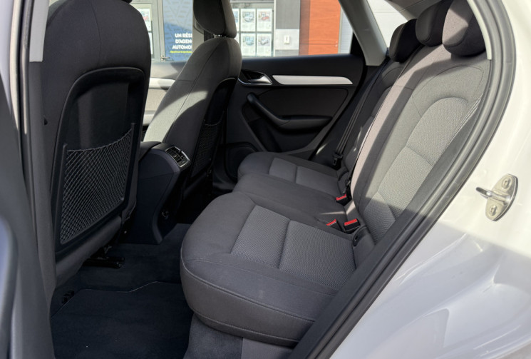 Audi Q3 2.0 TDI ultra 150 Ambiente / finition extérieure S-Line