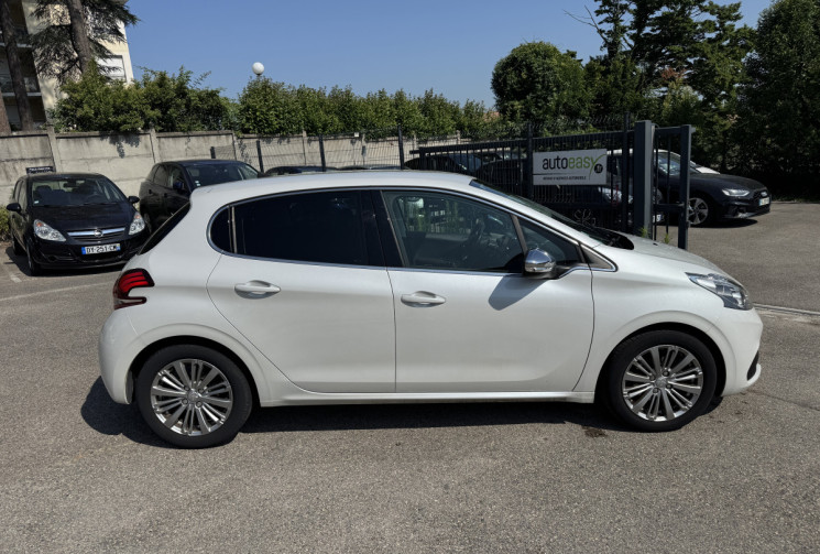 Peugeot 208 1.5 BlueHDi 100 ch / Allure