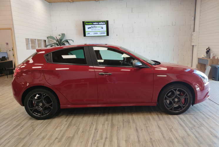 Alfa Romeo GIULIETTA 1.4 TB MultiAir 150ch Lusso Stop&Start Pack Veloce 1ERE MAIN 